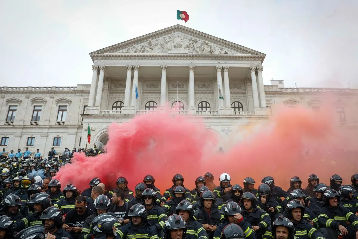 Portuguese Firefighters Rally at Parliament for Improved Conditions