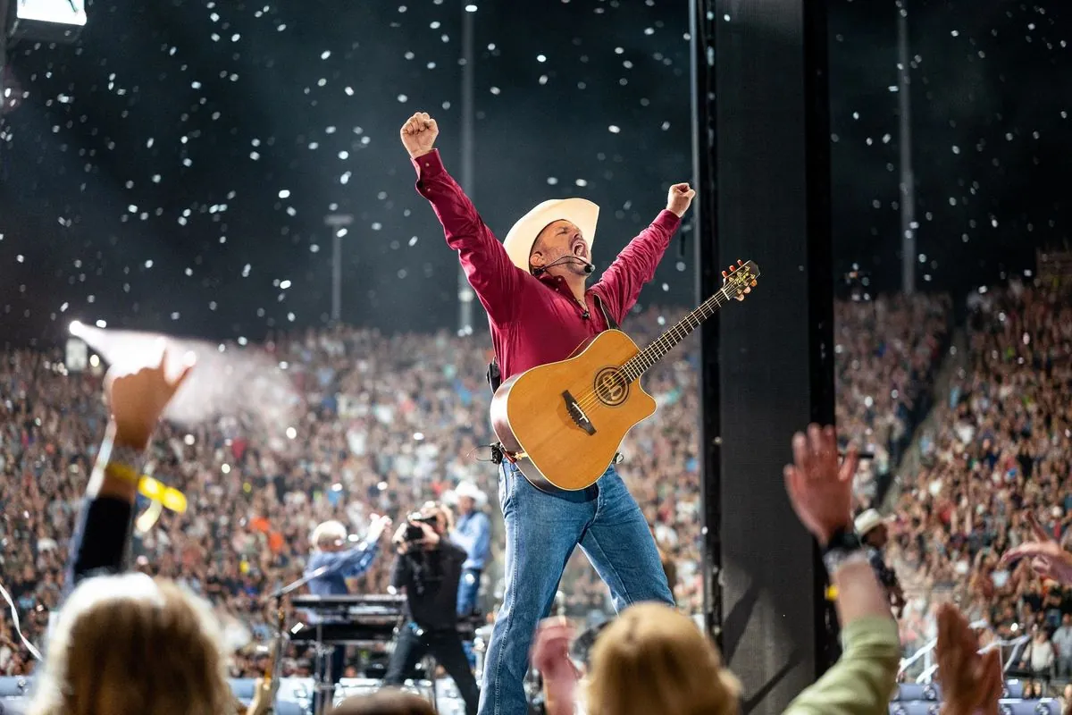 country-star-garth-brooks-faces-rape-accusation-counters-with-extortion-claim