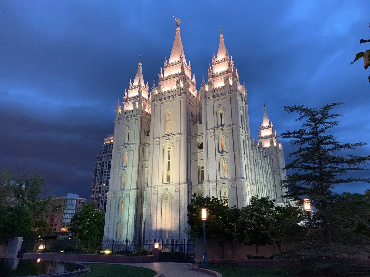 lds-church-leader-urges-peace-as-campaigns-court-mormon-voters