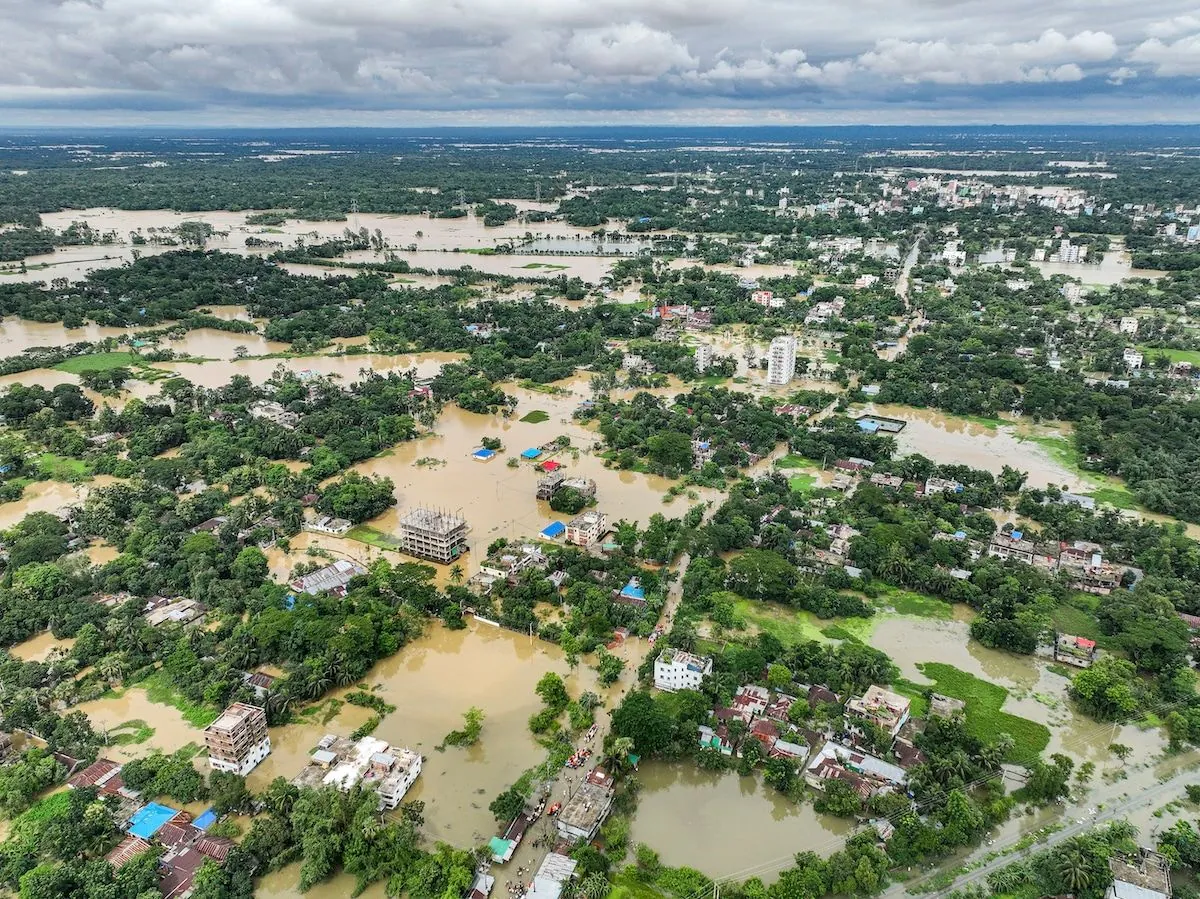 devastating-floods-strand-over-100000-in-northern-bangladesh