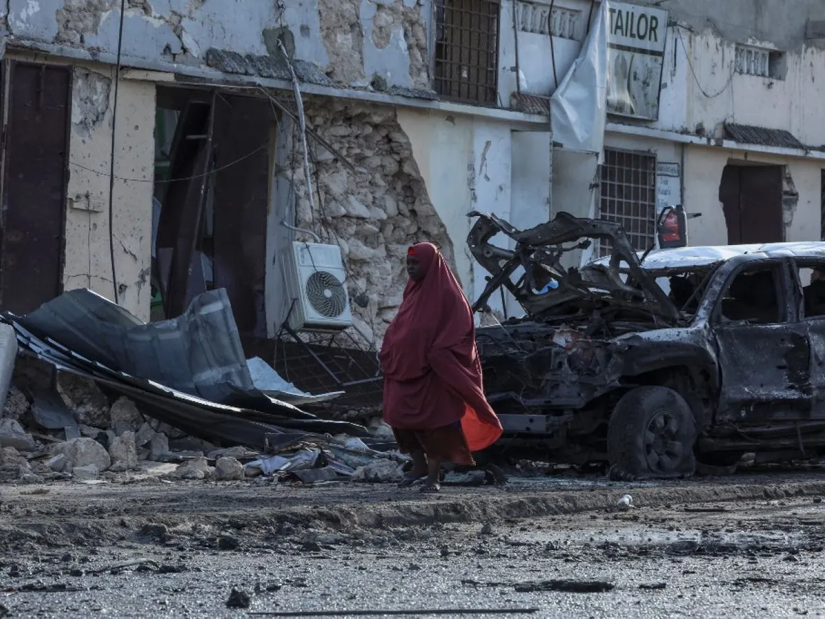 Deadly blast hits café near Mogadishu police academy