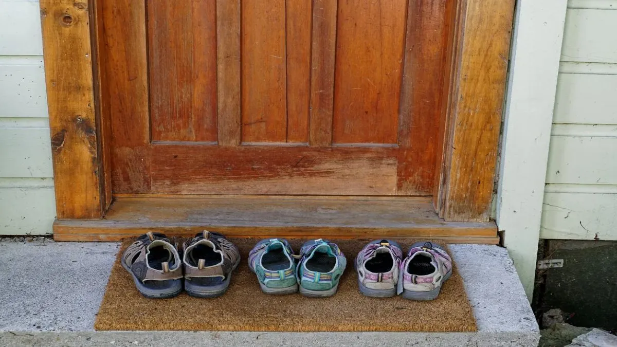 greek-man-gets-suspended-sentence-for-sniffing-neighbors-shoes