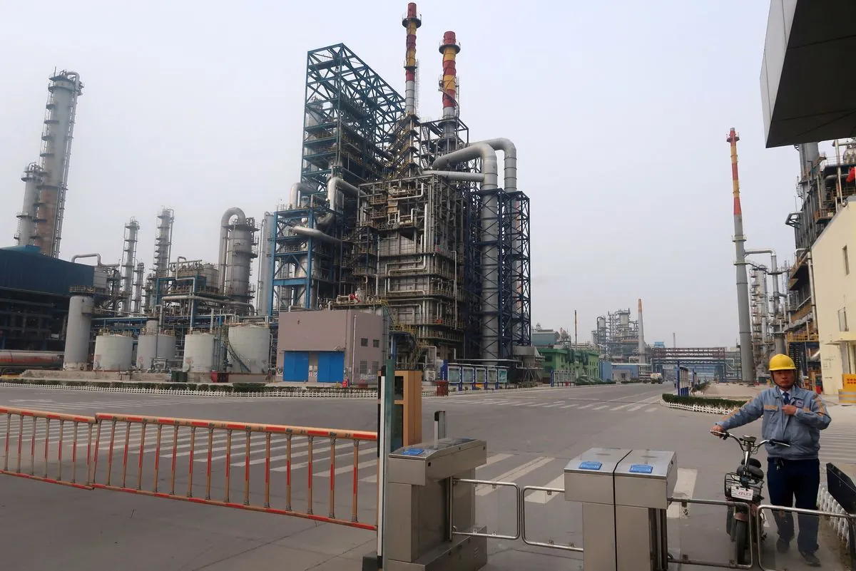 China's oil refining slows down as fuel demand weakens