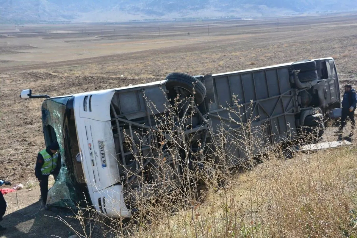 Turkey bus crash kills 6 and injures 25 on way to tourist spot