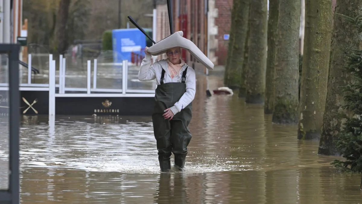 Central France hit by severe floods, thousands evacuated