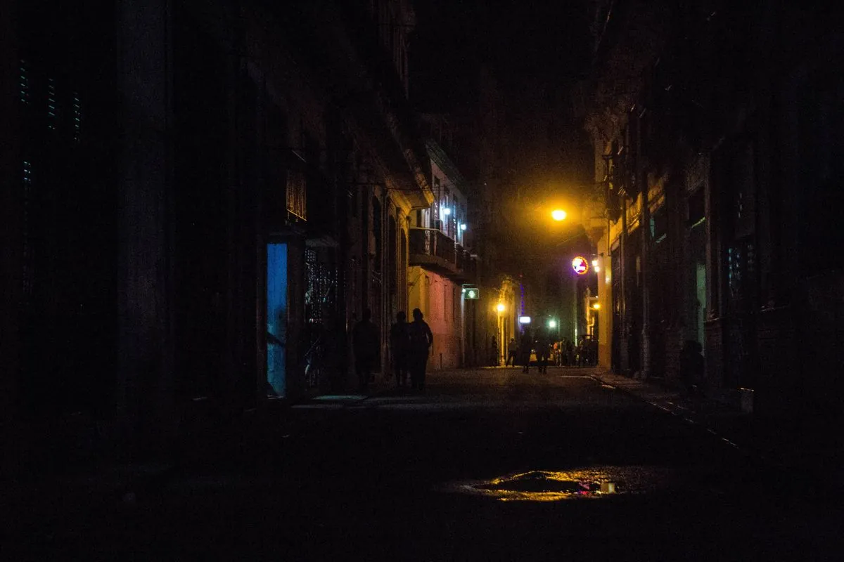 Cuba's power grid fails, bringing economy to a halt