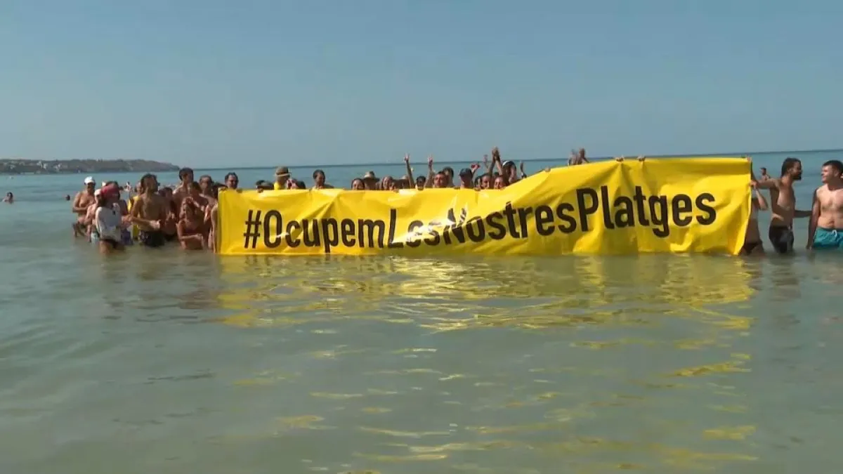 canary-islands-residents-protest-tourist-influx-demand-housing-solutions