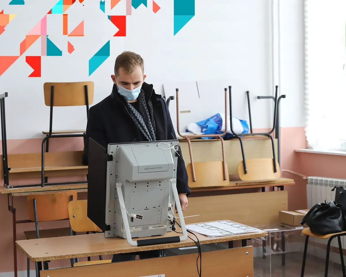 Bulgarian voters head to polls again as political chaos continues