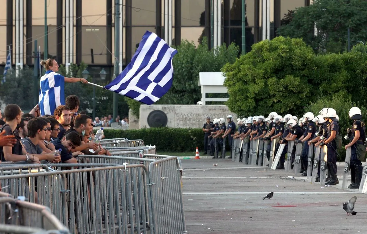 greek-firefighters-gather-in-athens-jobs-hanging-by-a-thread