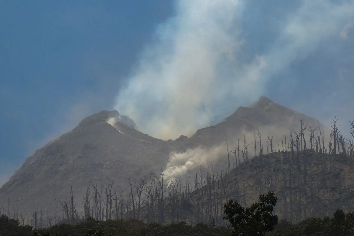 Indonesian volcano wakes up at night, forces thousands to leave homes