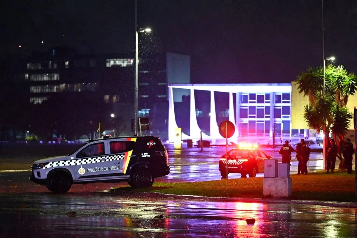 Man sets off explosions near Brazil's top court days before major summit