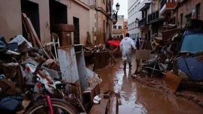 Deadly night fire hits Spanish elderly home - rescue teams rush from nearby city