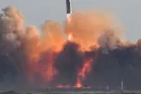 SpaceX test flight brings mixed results as Trump watches from Texas