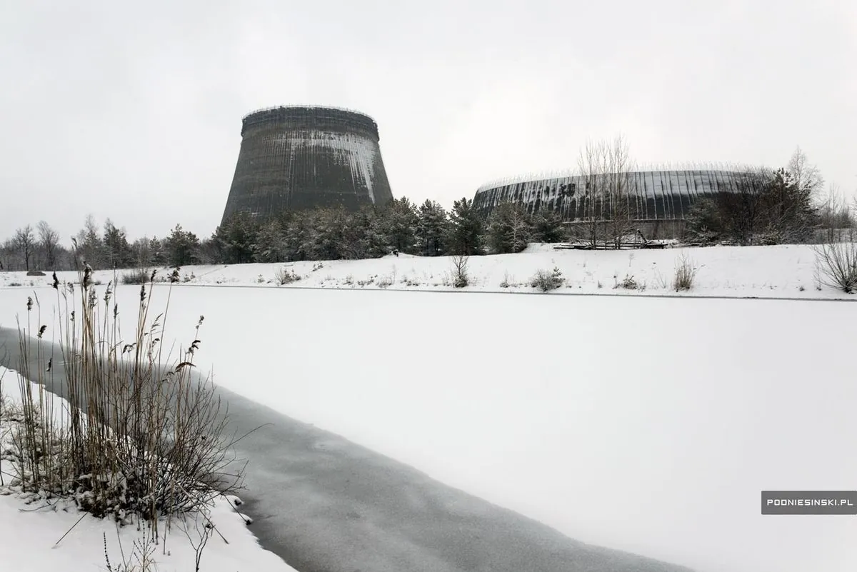 Nuclear plants in Ukraine face new risks as winter power grid attacks intensify