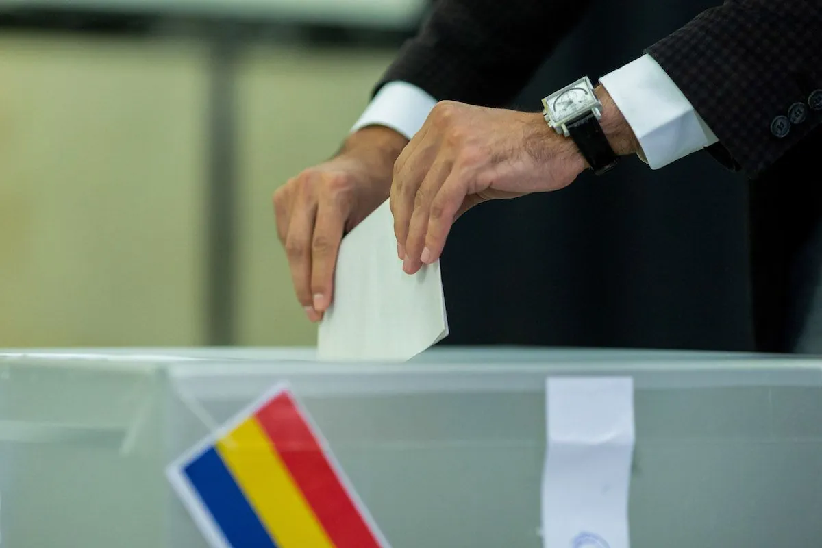 Romanian election surprise: Pro-neutral candidate leads first round voting