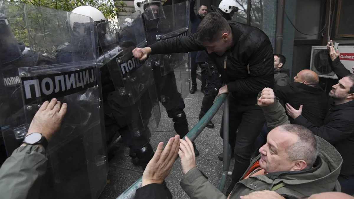 silent-protests-in-serbia-railway-station-tragedy-sparks-nationwide-traffic-stops