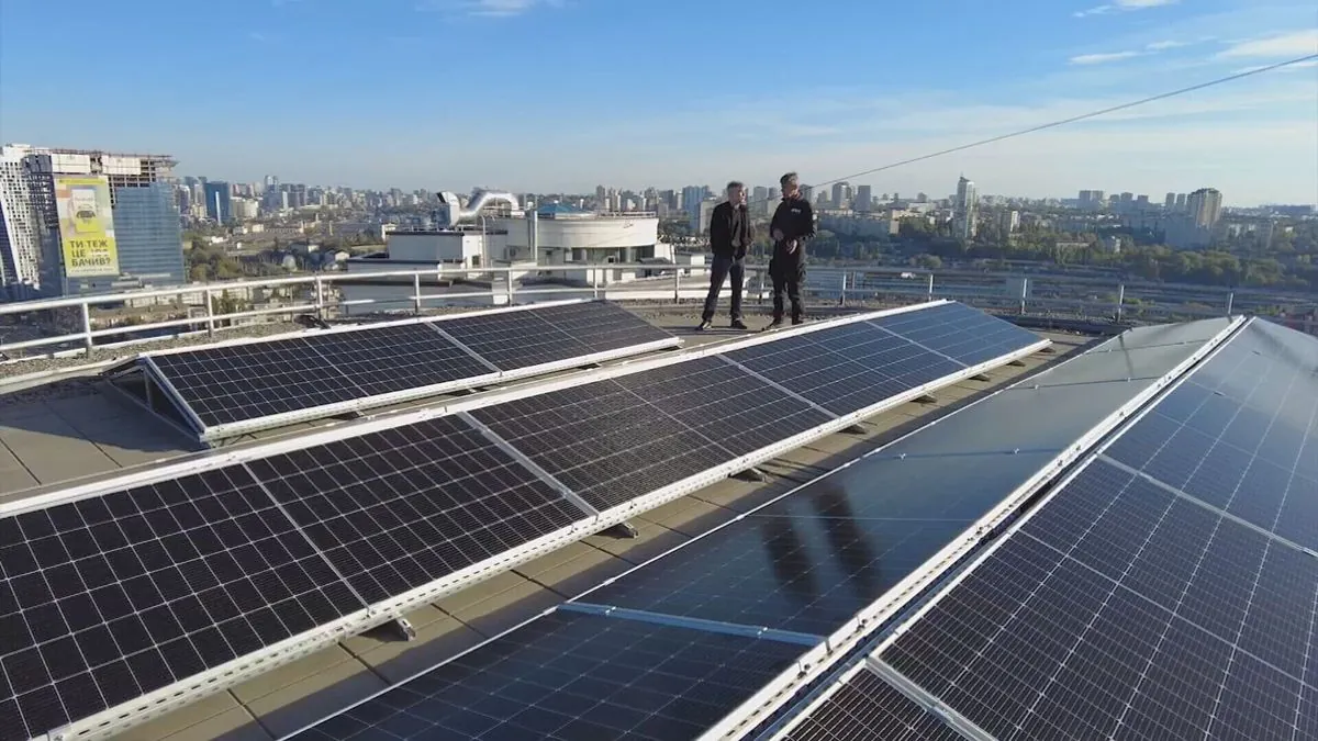 how-ukrainians-use-rooftop-solar-panels-to-survive-another-hard-winter