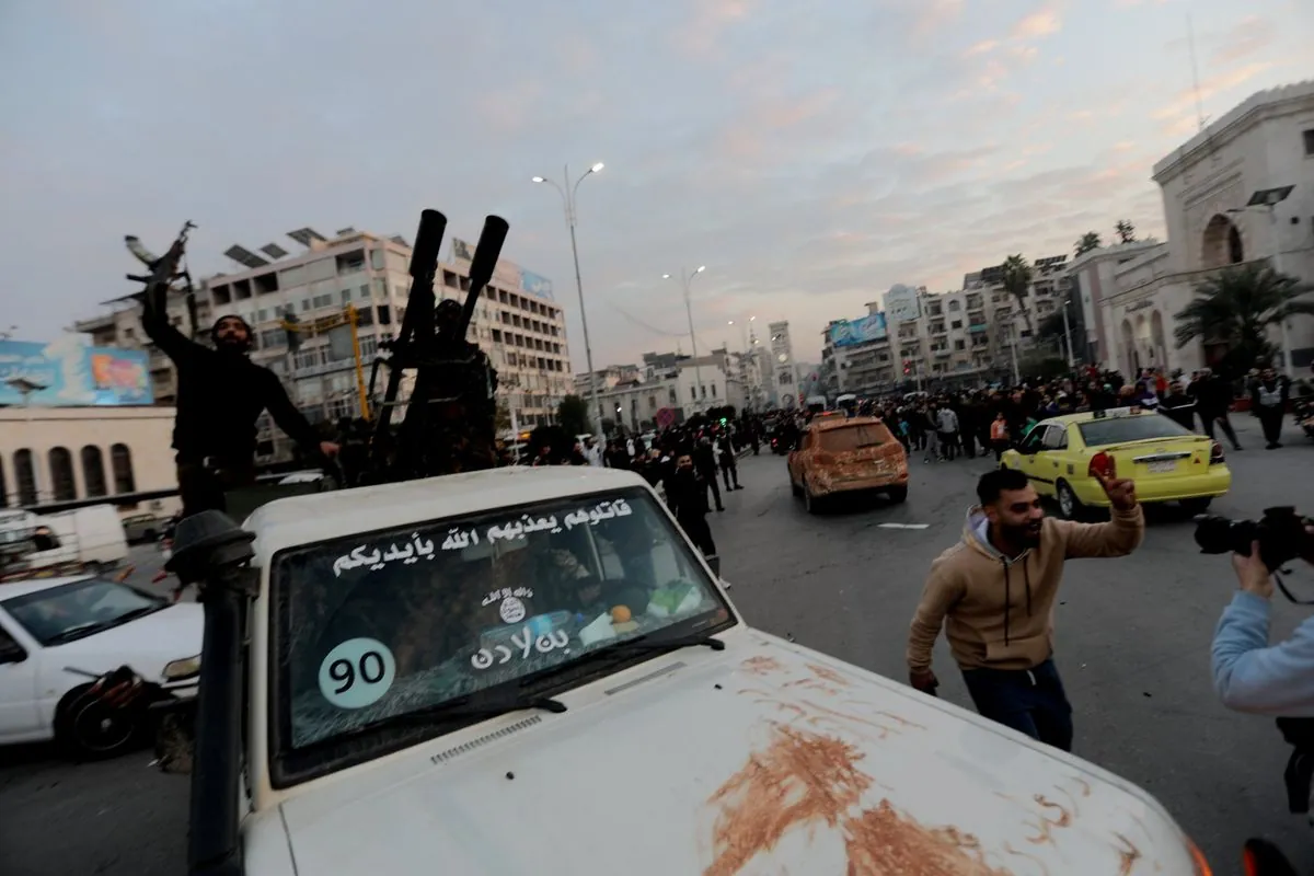 Syrian rebels quick advance makes thousands run from Homs as allies look away