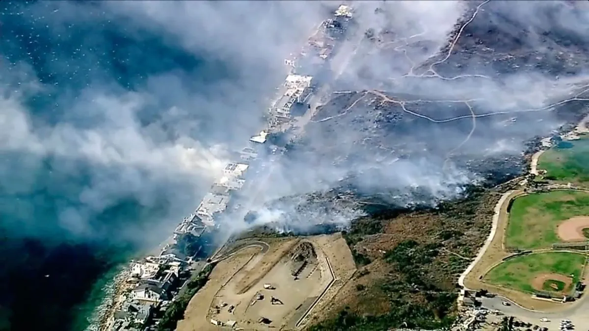 Fast-moving wildfire forces thousands to leave homes in star-filled Malibu area